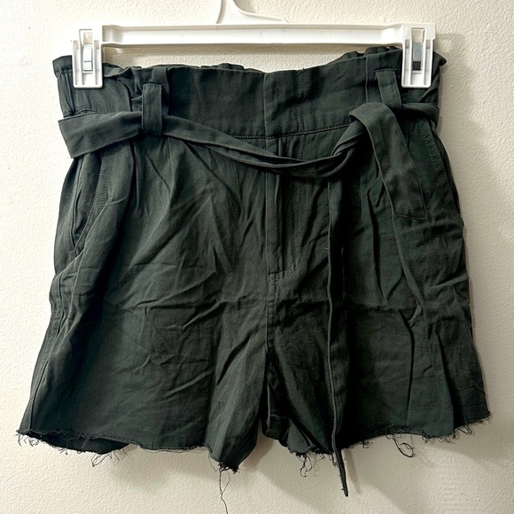 KENDALL & KYLIE Olive Green Paperbag Shorts Belted $47 SIZE SMALL Casual Frayed - Picture 1 of 6